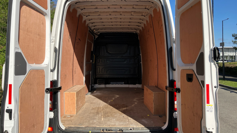 Volkswagen Crafter Cr35 Lwb Diesel Fwd 2.0 TDI 140PS Commerce High Roof Van